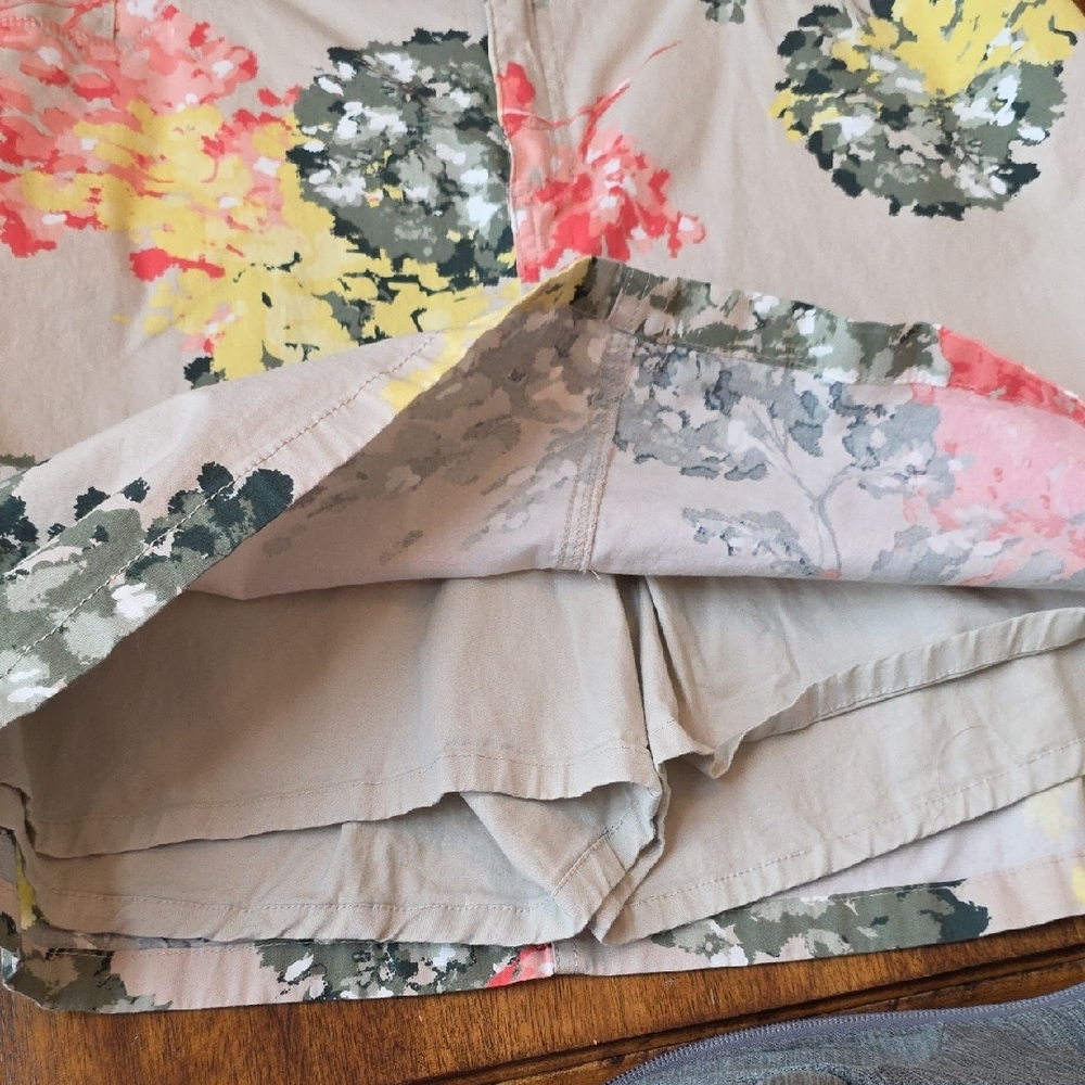 Croft & Barrow Beige Floral Mini Skort Size 16 - Picture 3 of 4